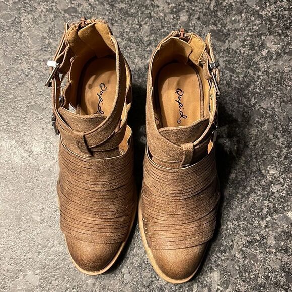 Qupid Ankle Booties Strappy cutout plus back zipper very cool expensive looking - Picture 2 of 7